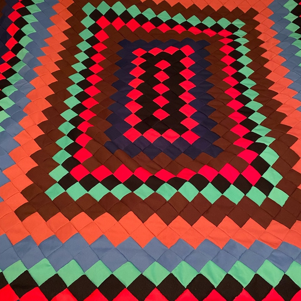 Quilt vintage hand stitched 71”x87” polyester pieced hand sewn - Picture 1 of 8